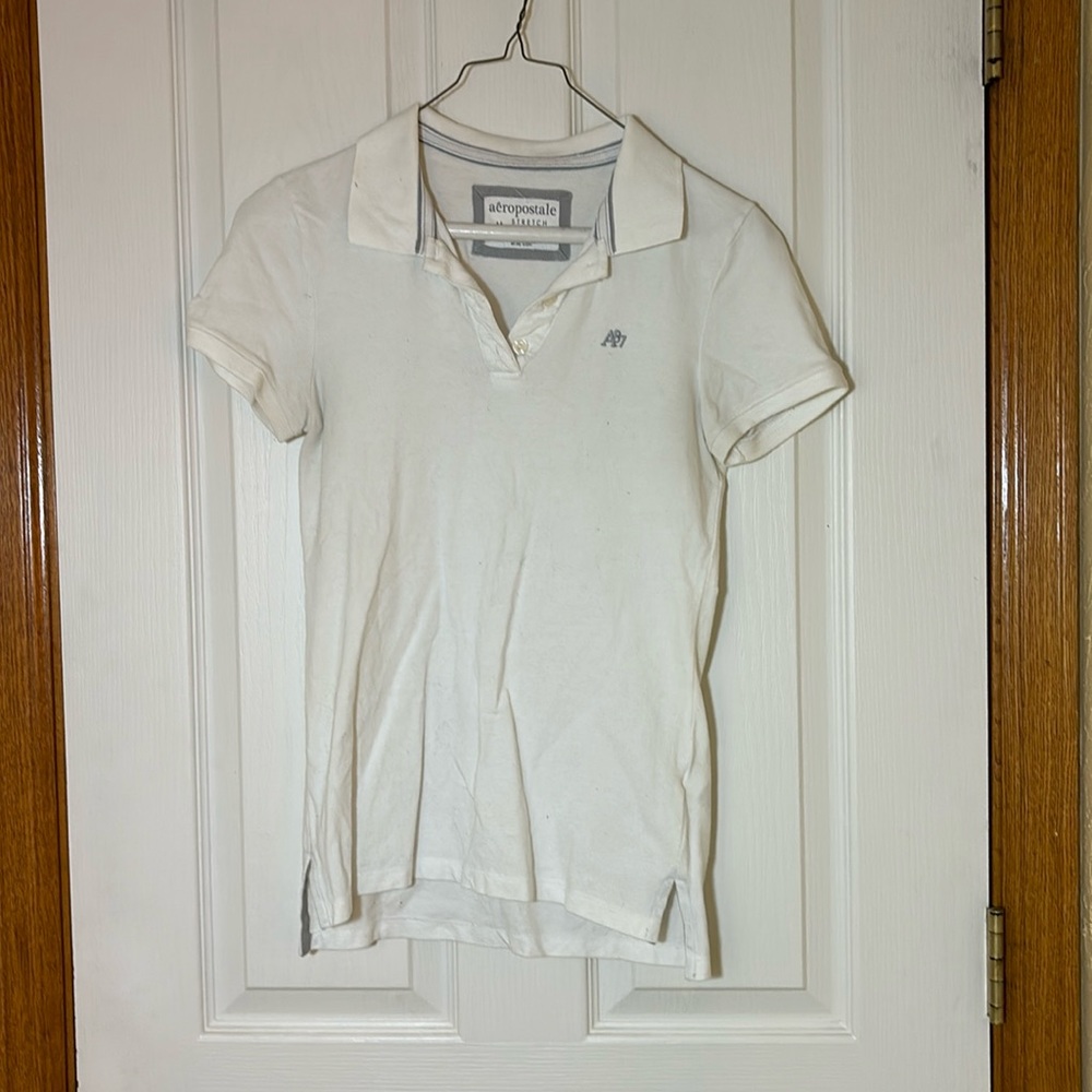 White polo shorts sleeve T-shirt, size M with a collar